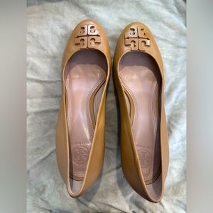 Tory Burch  |. Lowell  |  Beige / Nude Wedge Leather Shoes size 10.5